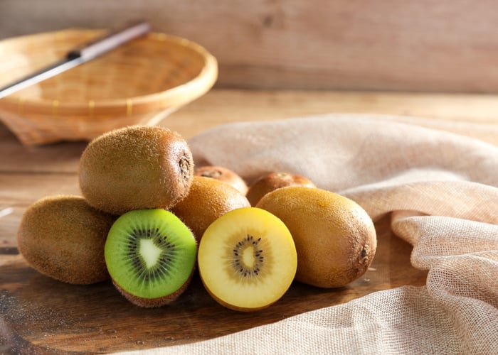 can chickens eat kiwi skin