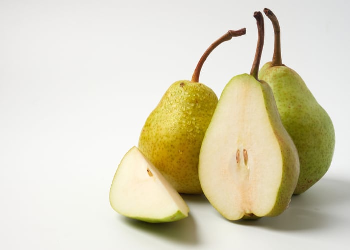 how to feed chickens pears