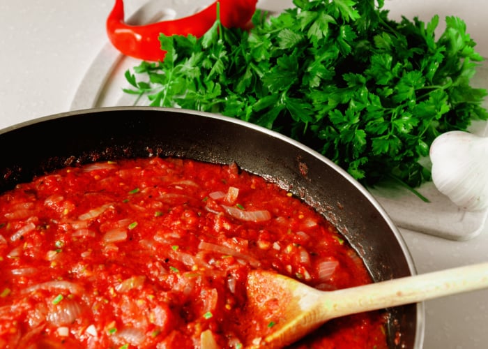 Can chickens eat spaghetti sauce